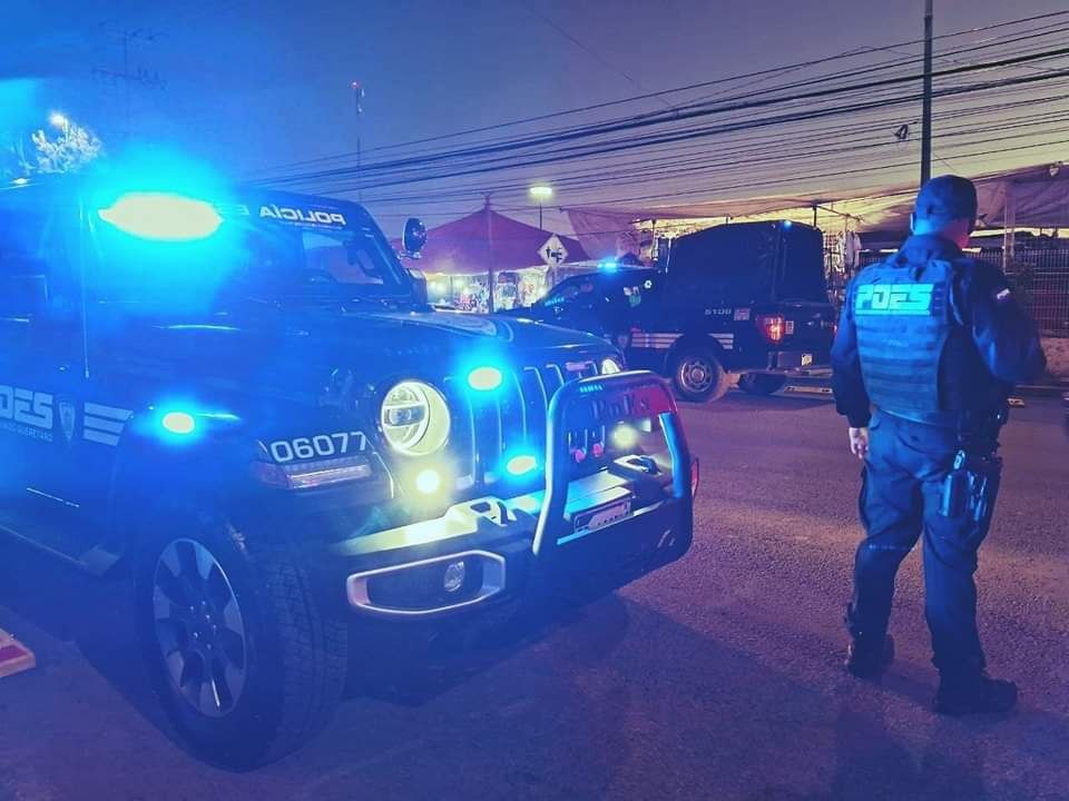 Detenidos farderos con casi 30 mil pesos de ropa de Antea