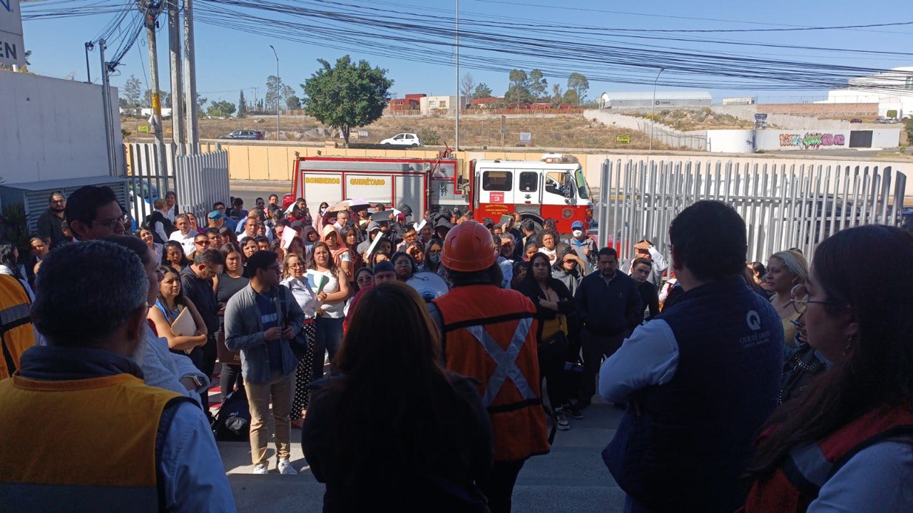 Jóvenes sobrevivientes de accidente en El Marqués, fueron trasladados vía aérea a la CDMX a Hospital de tercer nivel