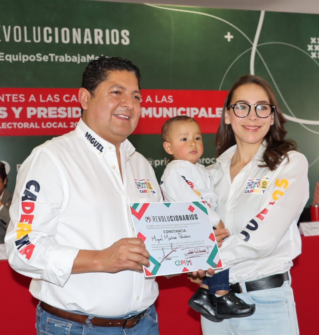 Manuel Montes se registra como aspirante a la presidencia municipal de Colón