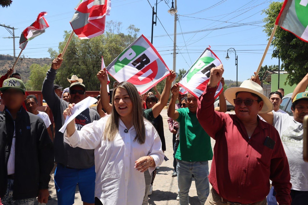 Miguel Martínez se registra ante el IEEQ para la presidencia municipal de Cadereyta