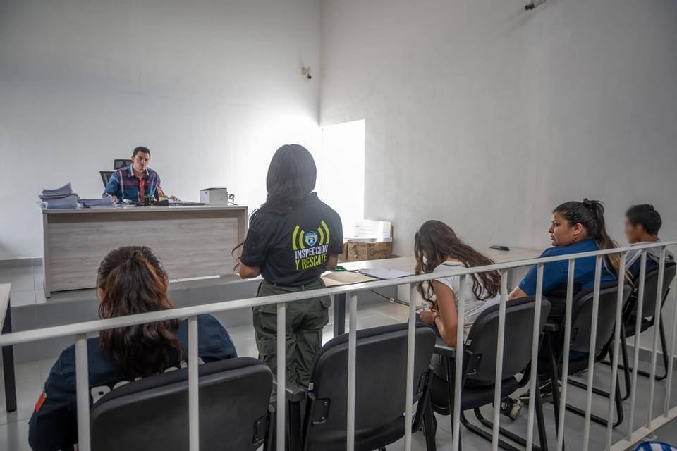 Se quisieron pasar de listos haciéndose pasar por elementos de la Fiscalía. Fueron detenidos en Corregidora