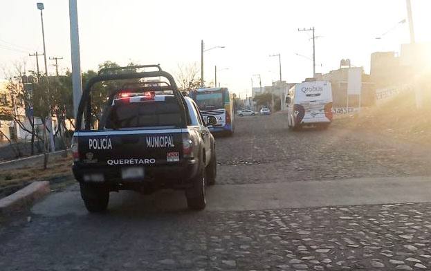 Persecución de camioneta en 5 de Febrero termina con la detención de sujeto con orden de aprehensión