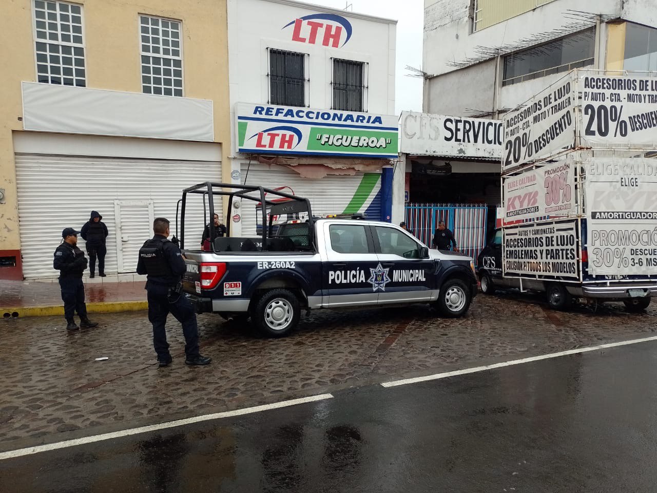 ¡Uno de los dos miente! Semaforazo entre unidad de Qrobús y Flecha Azul en la capital de Querétaro