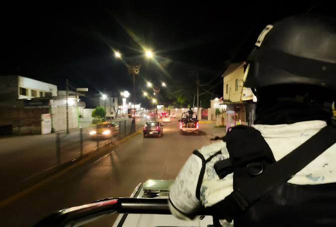 Asalto violento en gasolinera de Querétaro: se llevan vehículo y pertenencias de víctimas