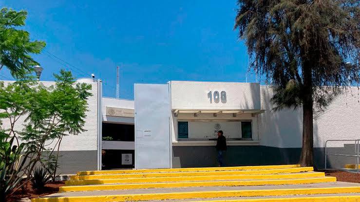 Paciente escapa del IMSS en Querétaro con todo y bata 