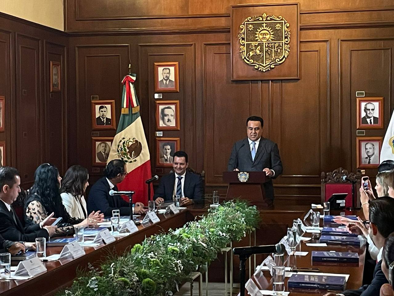 Se reúne Luis Nava con elementos de la policía municipal 