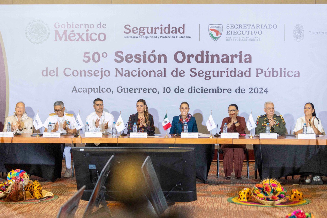 Destaca UAQ en el Premio de Excelencia Académica Ceneval-EGEL