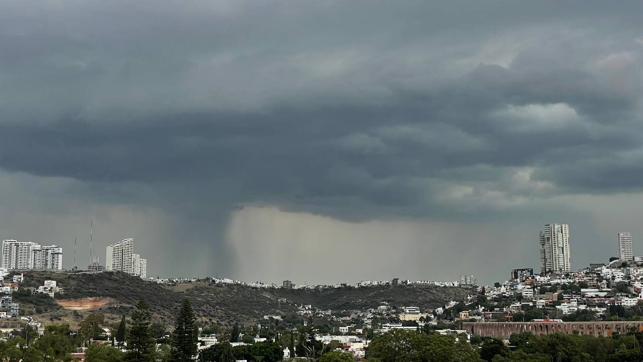 Intensa lluvia en Pedro Escobedo puso en alerta los sistemas de emergencias
