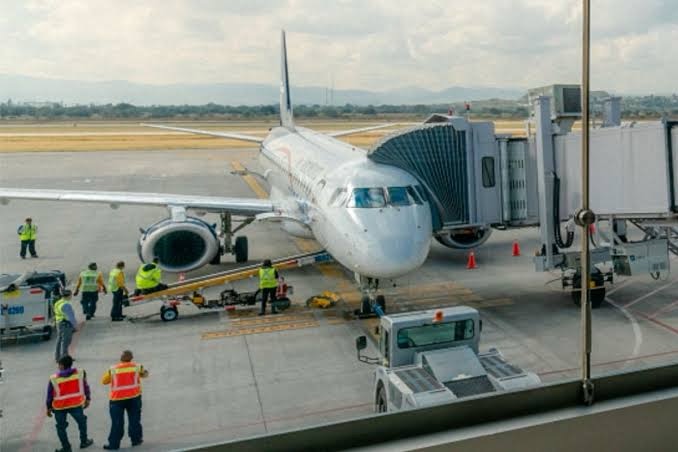 Pide viaje, roba auto y deja amarrado al conductor en Ezequiel Montes