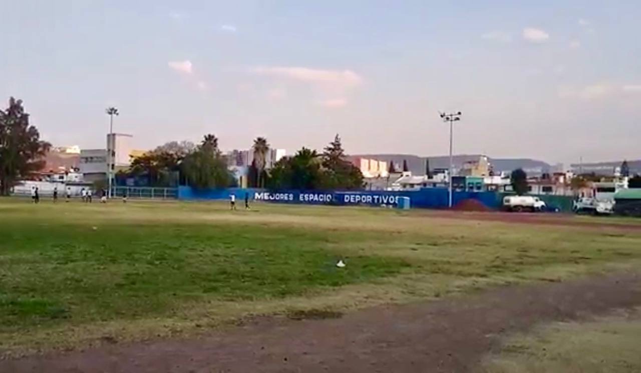 Final feliz: adulto mayor perdido en la Terminal de Autobuses de Qro regresa a casa