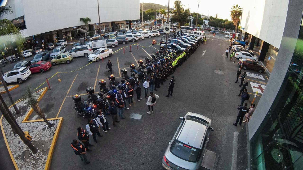 Reencuentro en La Negreta: ciudadano reporta a adulto mayor desorientado y logran localizar a su familia