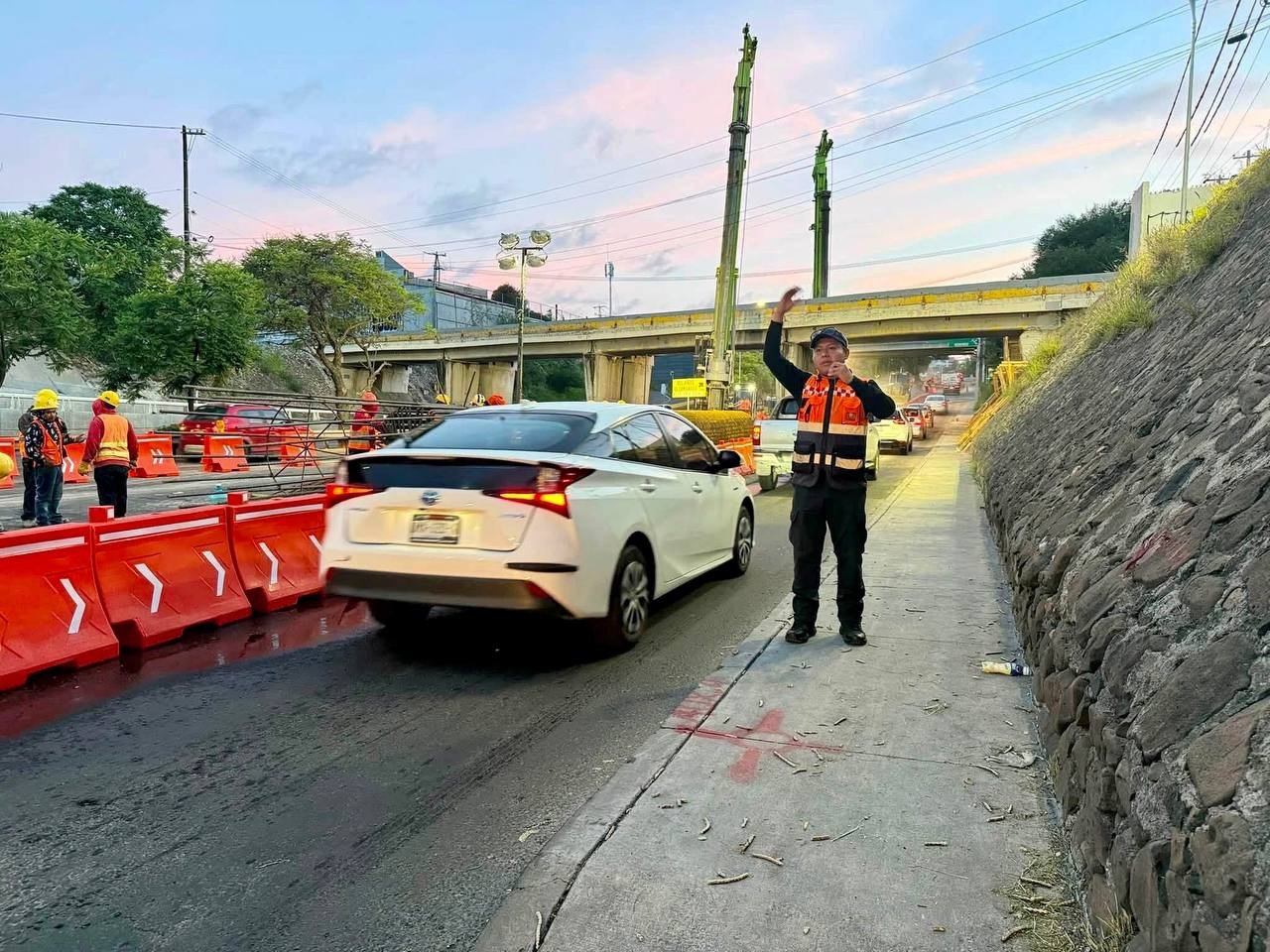 Obras del tren sacan 90 mil vehículos de Bernardo Quintana; el tráfico baja 60%