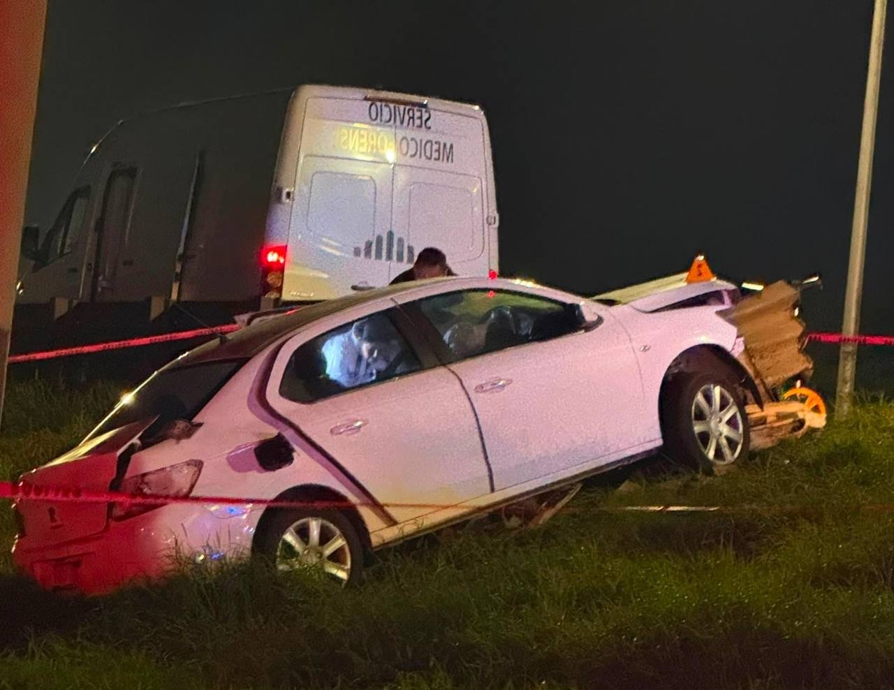 Fatal accidente en la México–Querétaro; conductor pierde la vida al impactarse contra barrera metálica