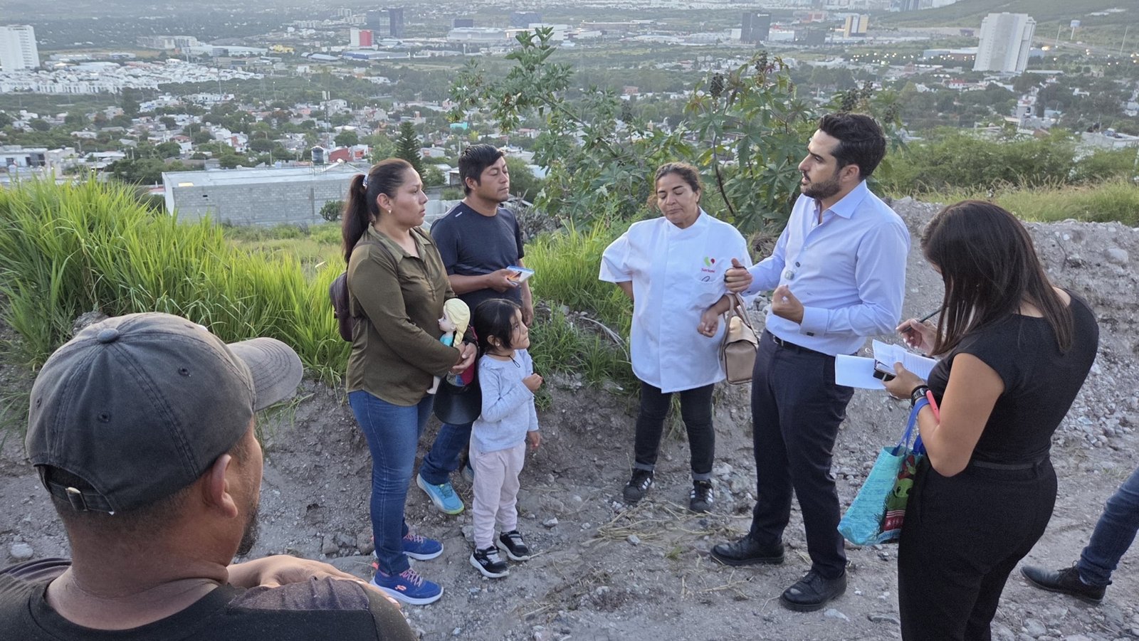 Gestiona Agustín Dorantes regularización de 12 asentamientos irregulares en la capital