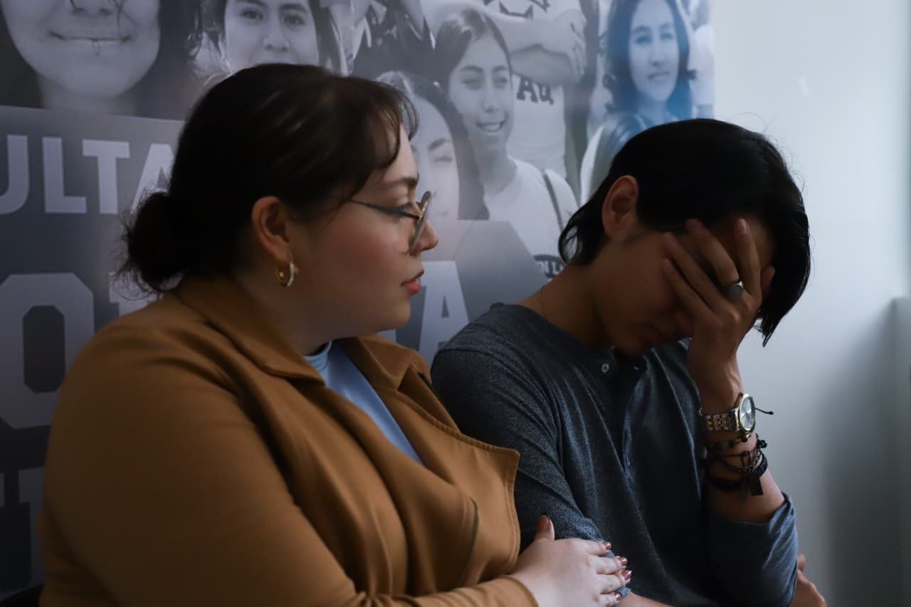 Ser “fuerte” aleja a hombres del psicólogo; UAQ pide romper prejuicios