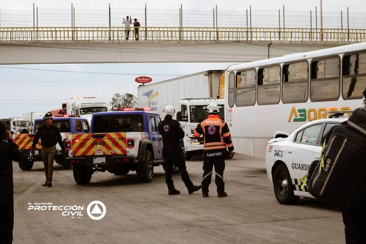 Camión de transporte de personal choca contra tráiler y deja 8 lesionados en la 57