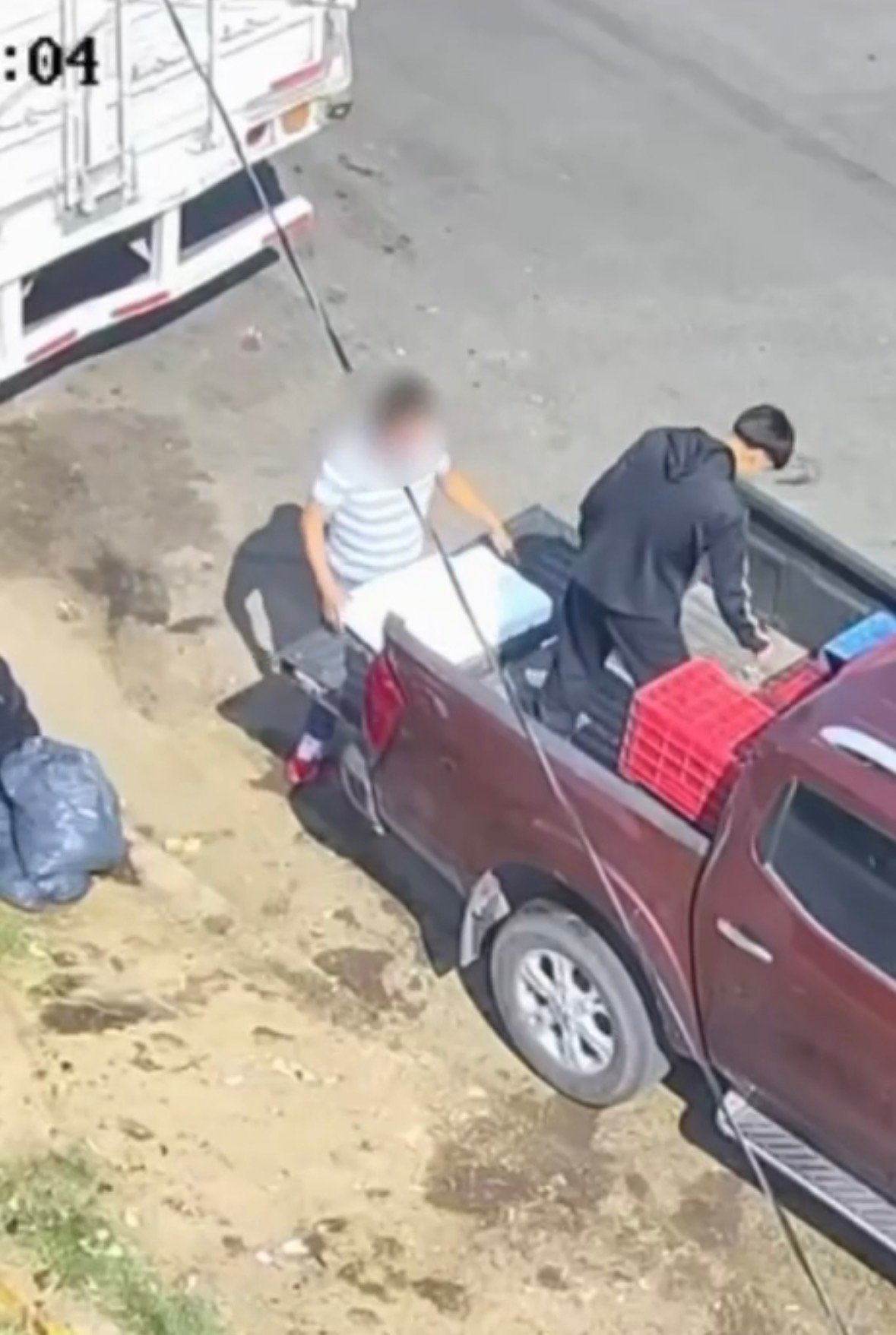 ¡Los cacharon! Detienen a personas por tirar basura en calles de Querétaro