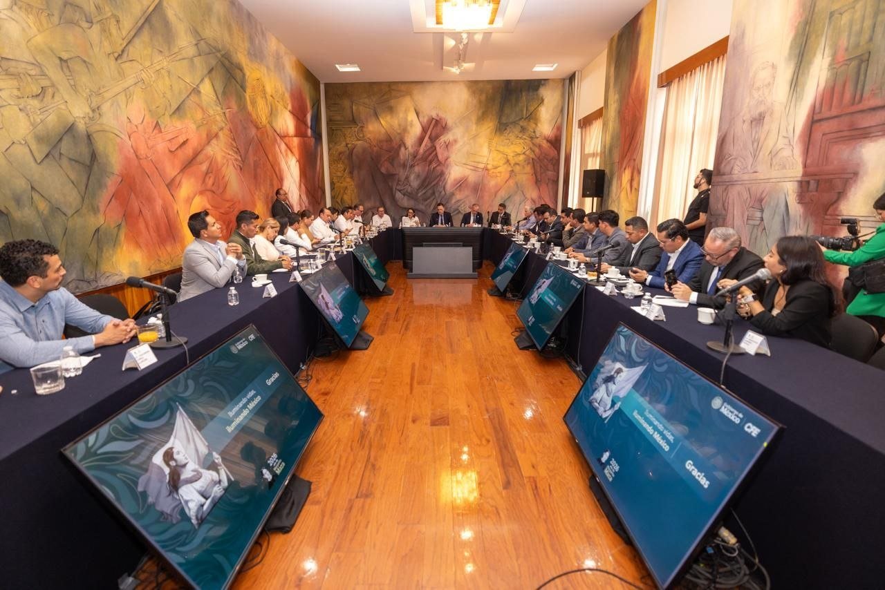 CFE pondrá mil 284 millones para reforzar la red eléctrica de Querétaro