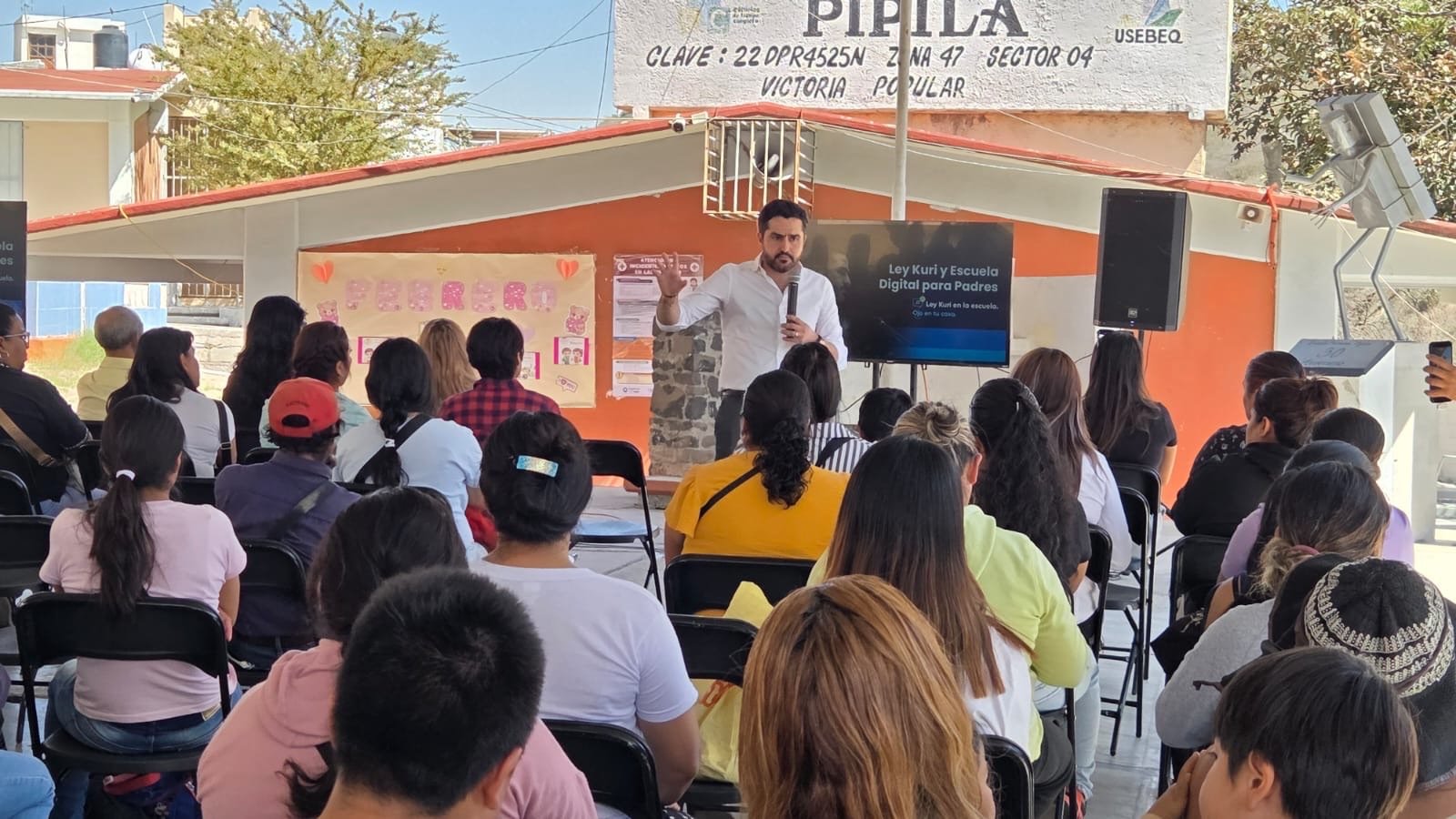 Lleva Agustín Dorantes 38 talleres sobre uso responsable de tecnología a escuelas de Querétaro
