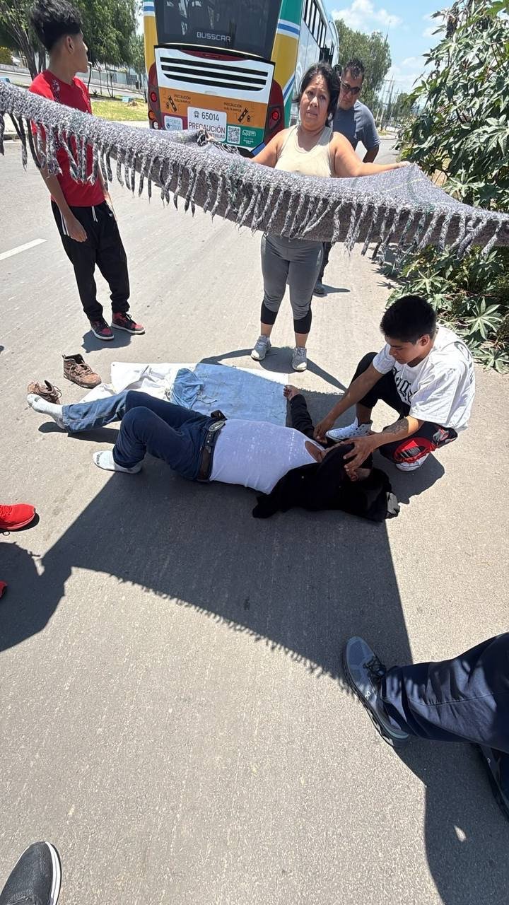 Adulto mayor resulta lesionado tras ser golpeado por una unidad de Qrobús en Rancho San Pedro