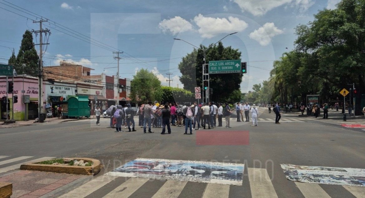 Artesanos bloquean calles del Centro Histórico de Querétaro; exigen diálogo para instalación de puestos