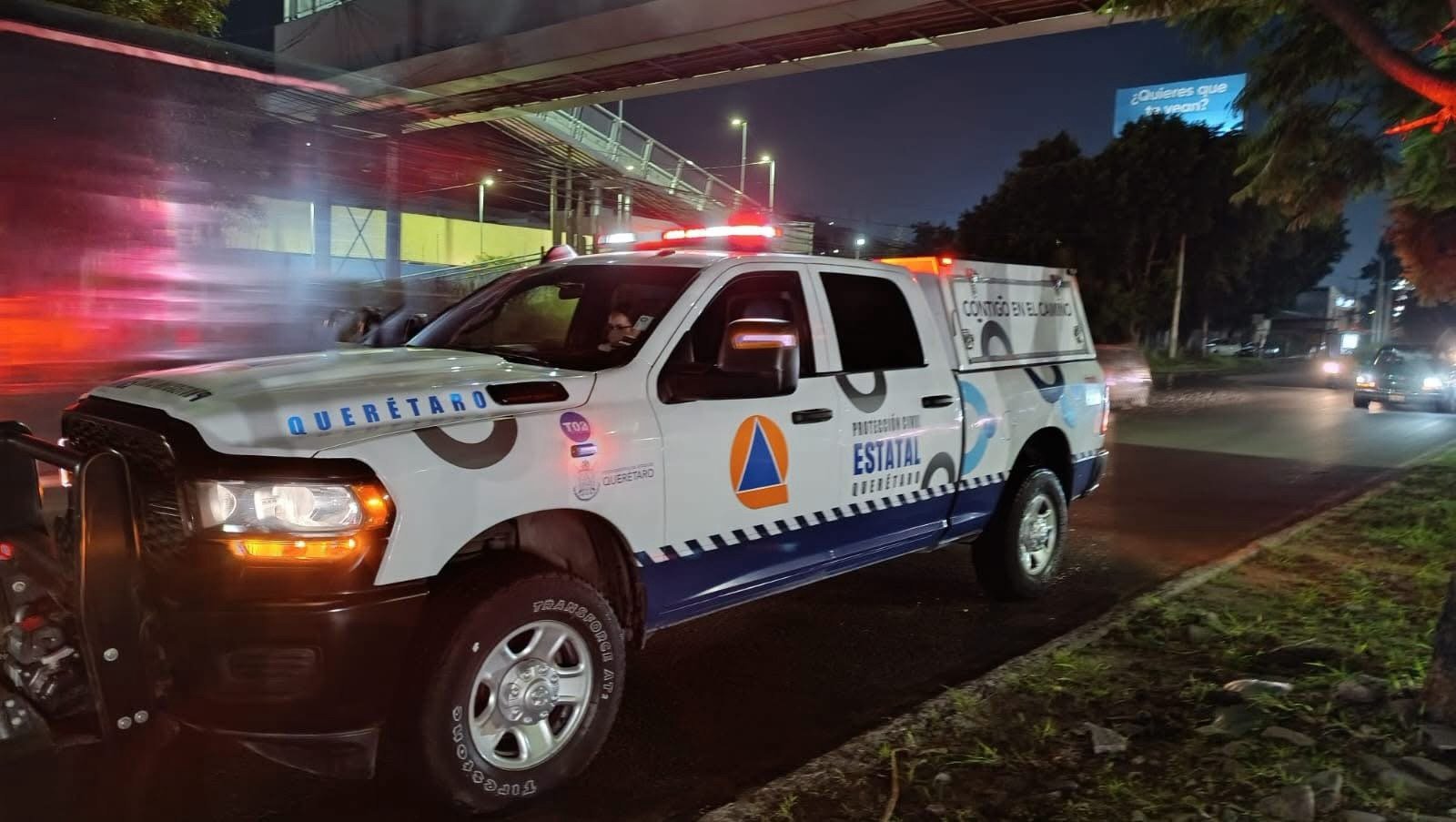 Ni el tráfico detiene a emergencias: habilitan carril exclusivo en Bernardo Quintana