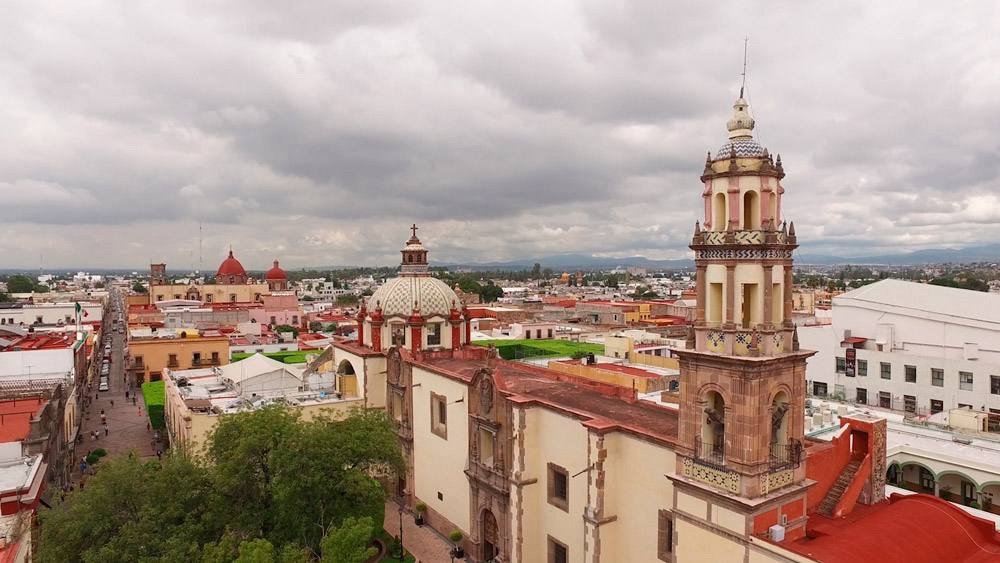 Colón busca apoyo de Bernal y Ezequiel Montes para recibir a sus visitantes