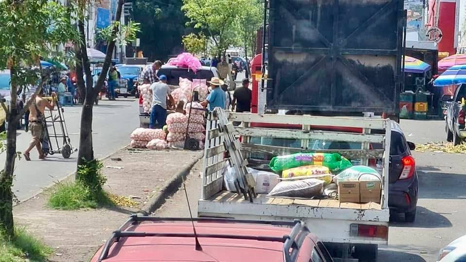 90% de los trabajadores del Mercado de Abastos ya cuentan con credencial