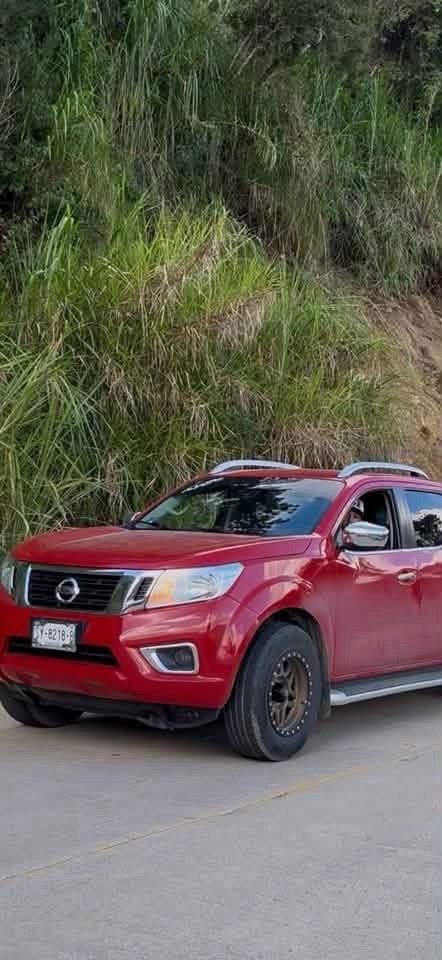 ¡Madrugada de terror! Sujetos armados someten a familia y roban camioneta en Landa