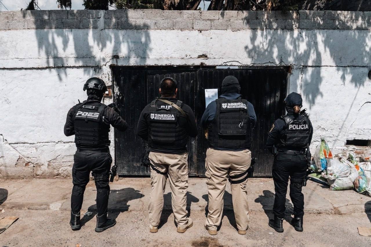 ¡Revientan cinco domicilios! Detienen a cinco y aseguran metanfetamina y cocaína
