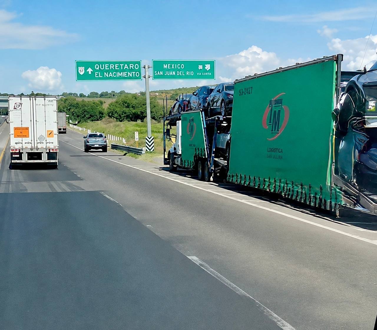 Intento de asalto a tráiler termina a balazos en Corregidora; hay tres lesionados