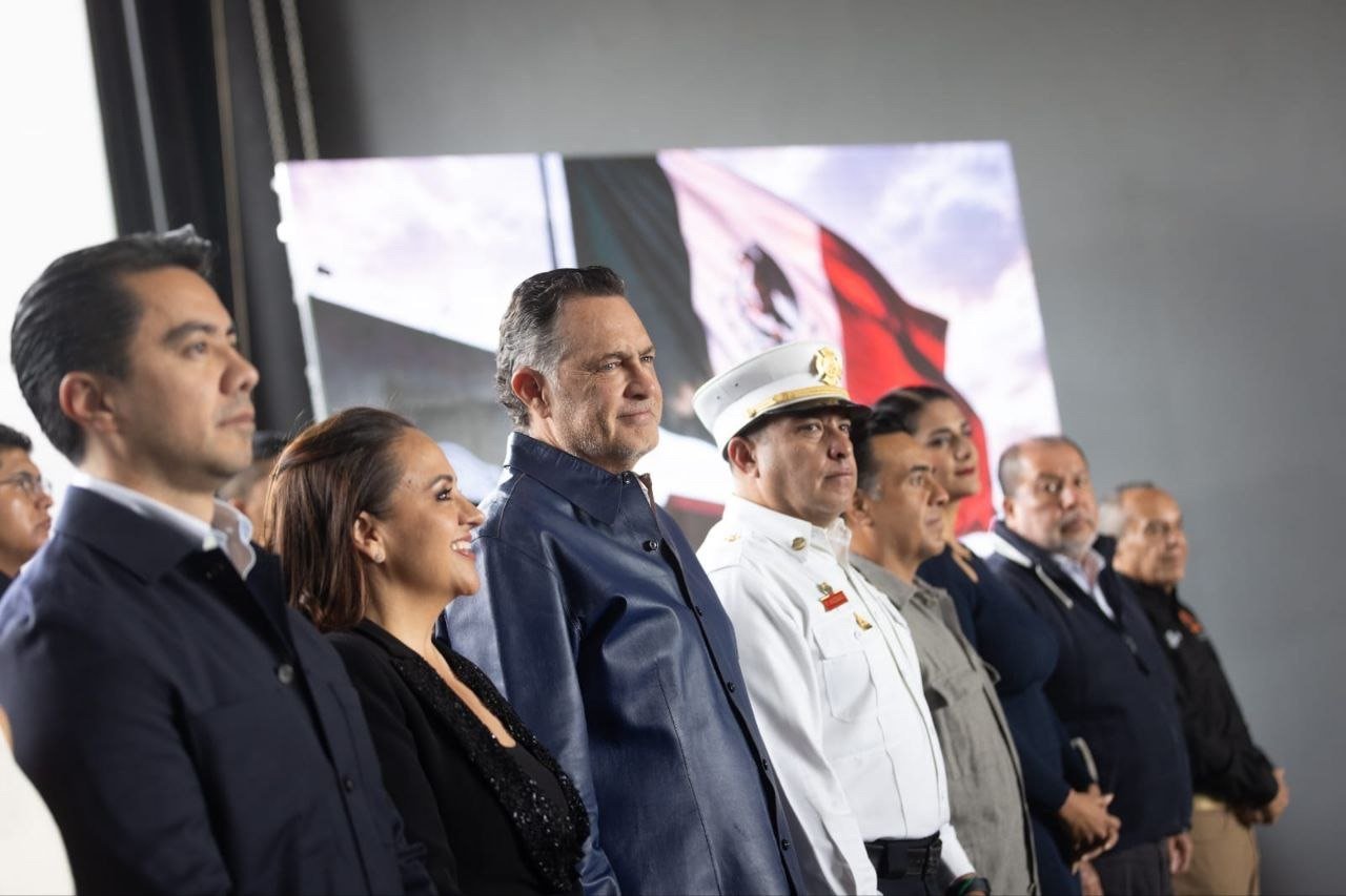 Reconoce Kuri labor de Bomberos de San Juan del Río
