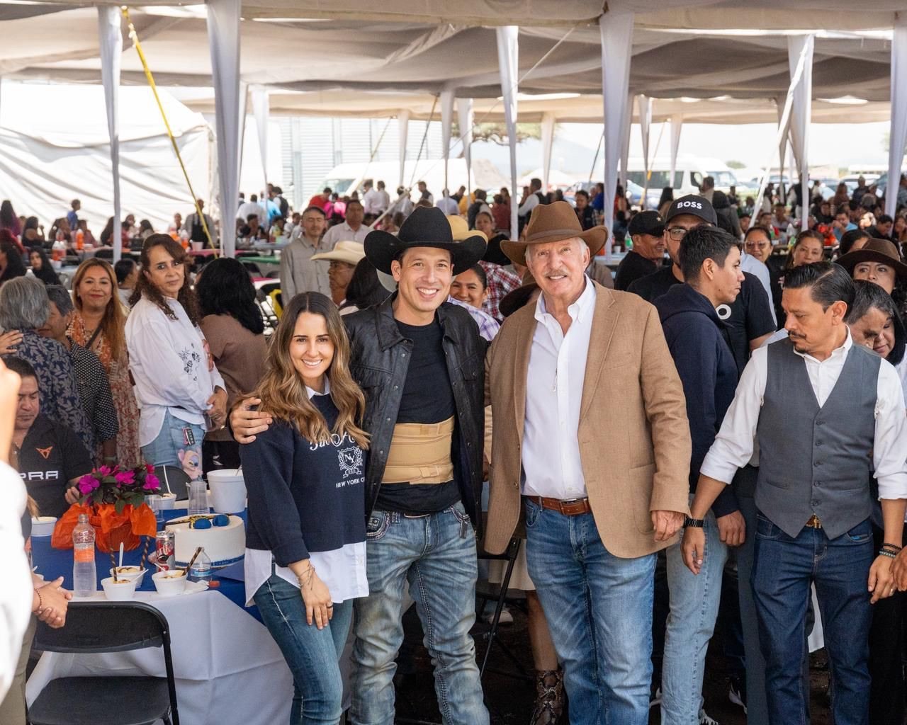 Festejan a Rodrigo Monsalvo en El Marqués tras su pronta recuperación