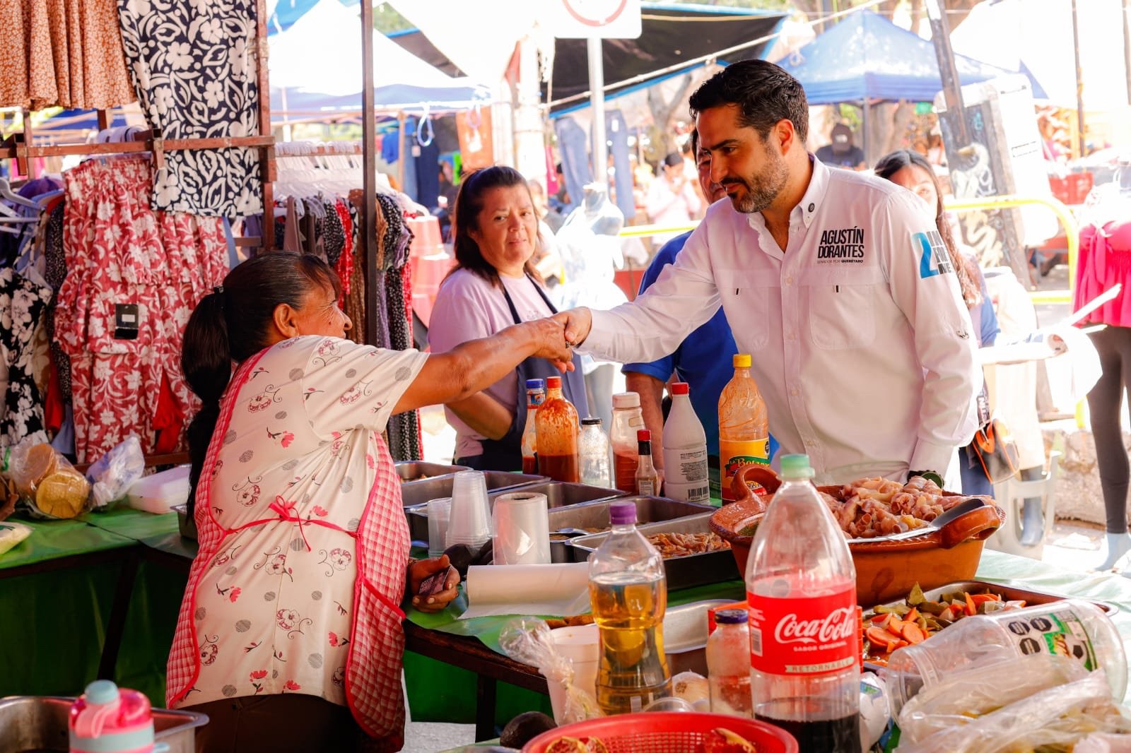 Agustín Dorantes promueve el comercio local en Lomas de Casablanca e informa sobre sus resultados legislativos