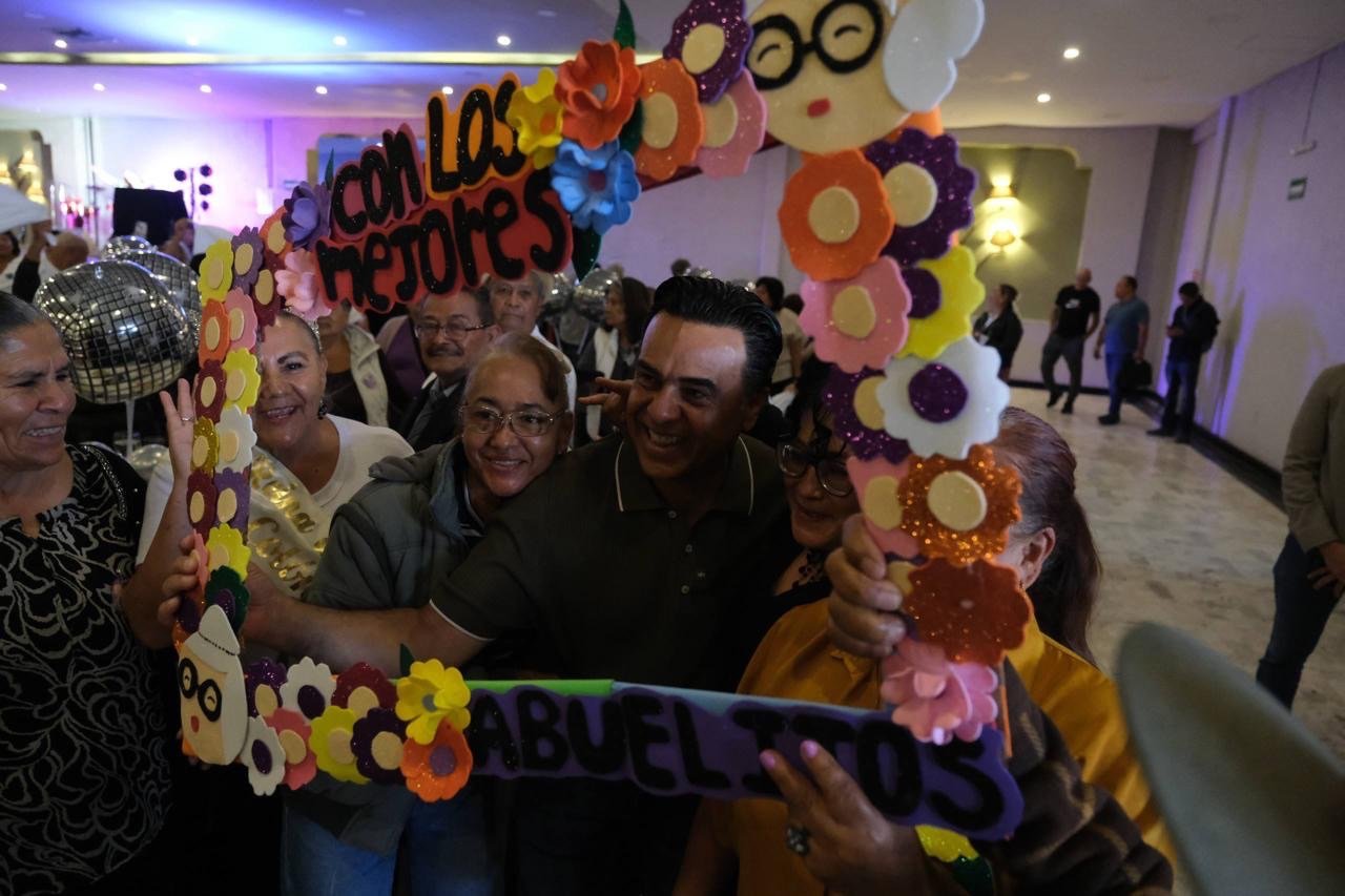 Encabeza Luis Nava la Gran Convivencia Estatal con casi mil adultos mayores de Querétaro