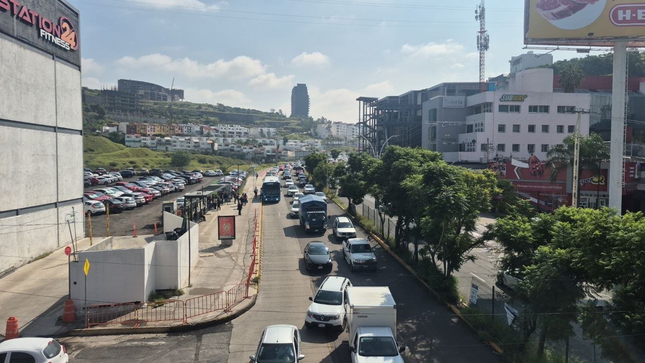 Tráfico colapsa ruta Real Solare-Universidad Cuauhtémoc; automovilistas tardan hasta 45 minutos en 400 metros