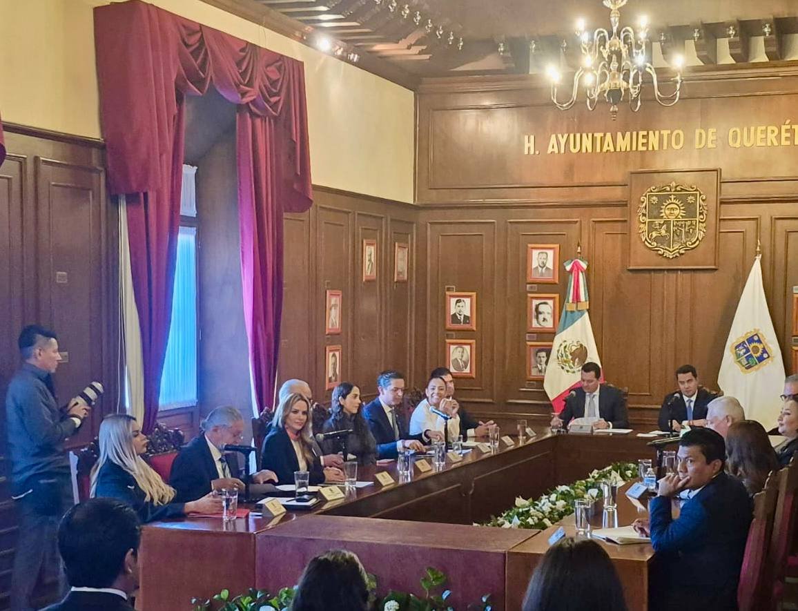 Felifer Macías destaca transporte eléctrico y obras pluviales durante segundo informe