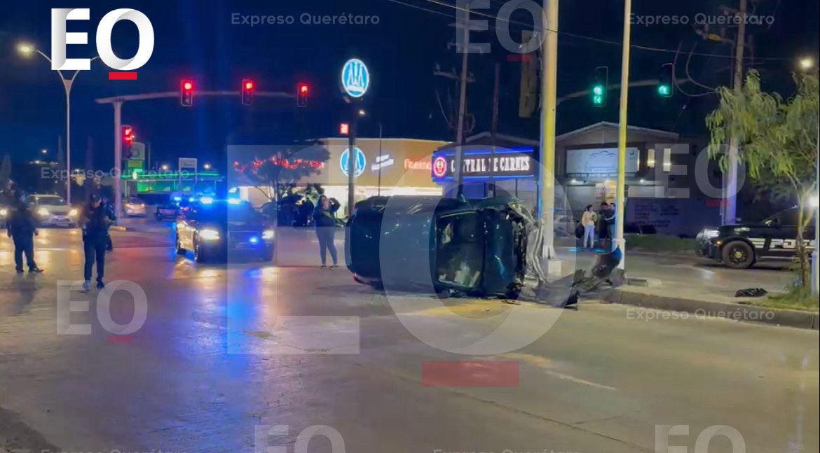 ¡Se fue y dejó el desastre! Tractocamión choca, provoca volcadura y huye en carretera a Tlacote