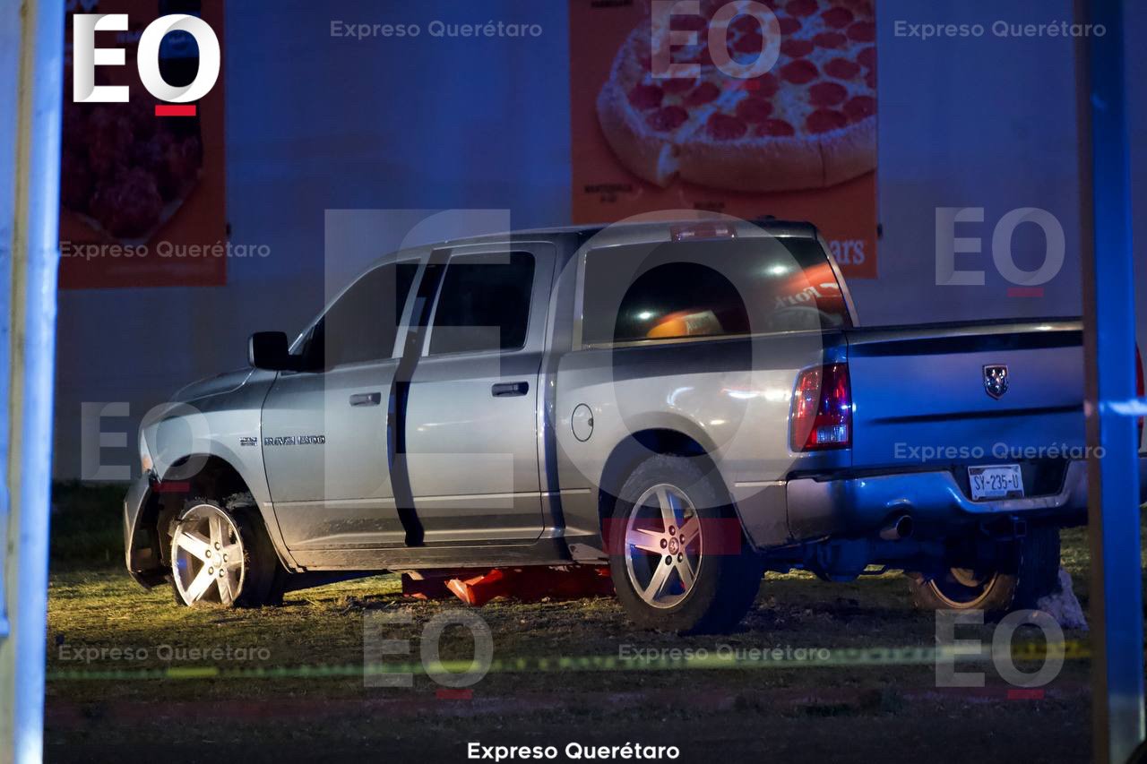 Persecución de camioneta termina en operativo y posible liberación de una mujer en Corregidora