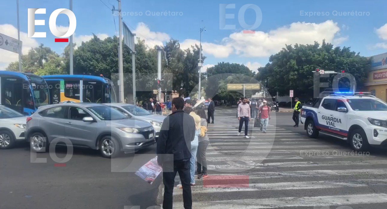 Actualización || Manifestantes pasan de las oficinas de Gobierno a bloquear Constituyentes