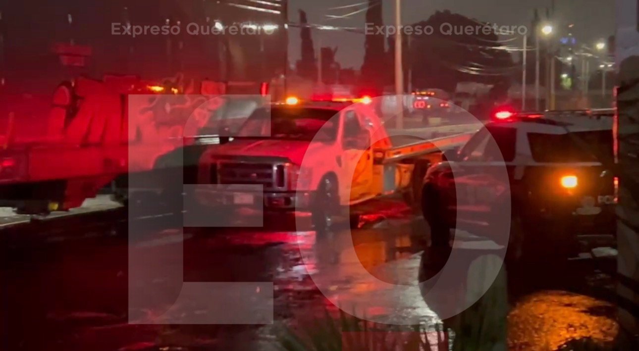 Motociclista muere arrollado por el tren en cruce de Acceso III y Bernardo Quintana