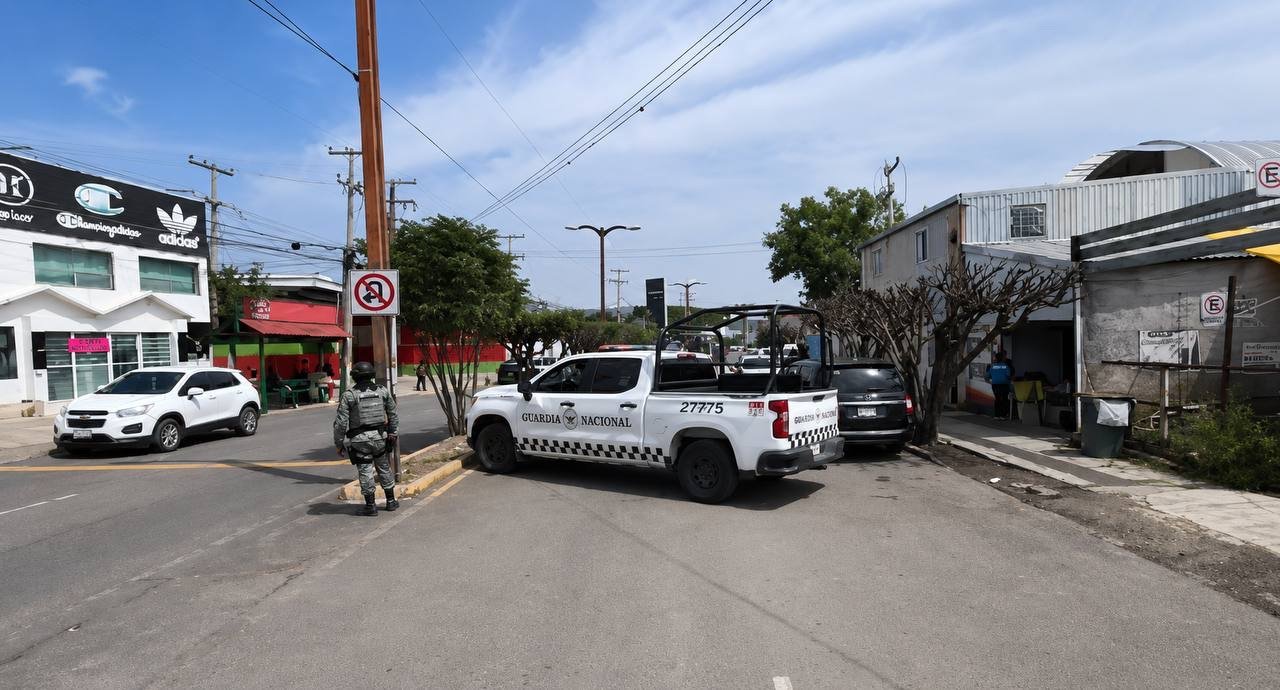 Operativo en pleno centro de San Juan del Río por cisterna con presunto combustible robado