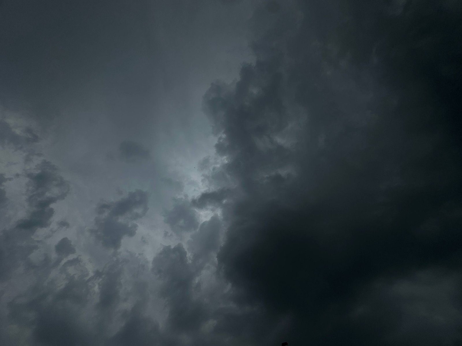 Alertan por fenómeno climático severo y tormentas eléctricas en Querétaro