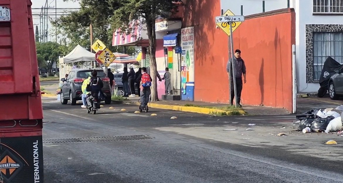 ¿Scooters para ir a la escuela? Cada vez es más común ver este tipo de transporte en jóvenes ¿qué opinas?