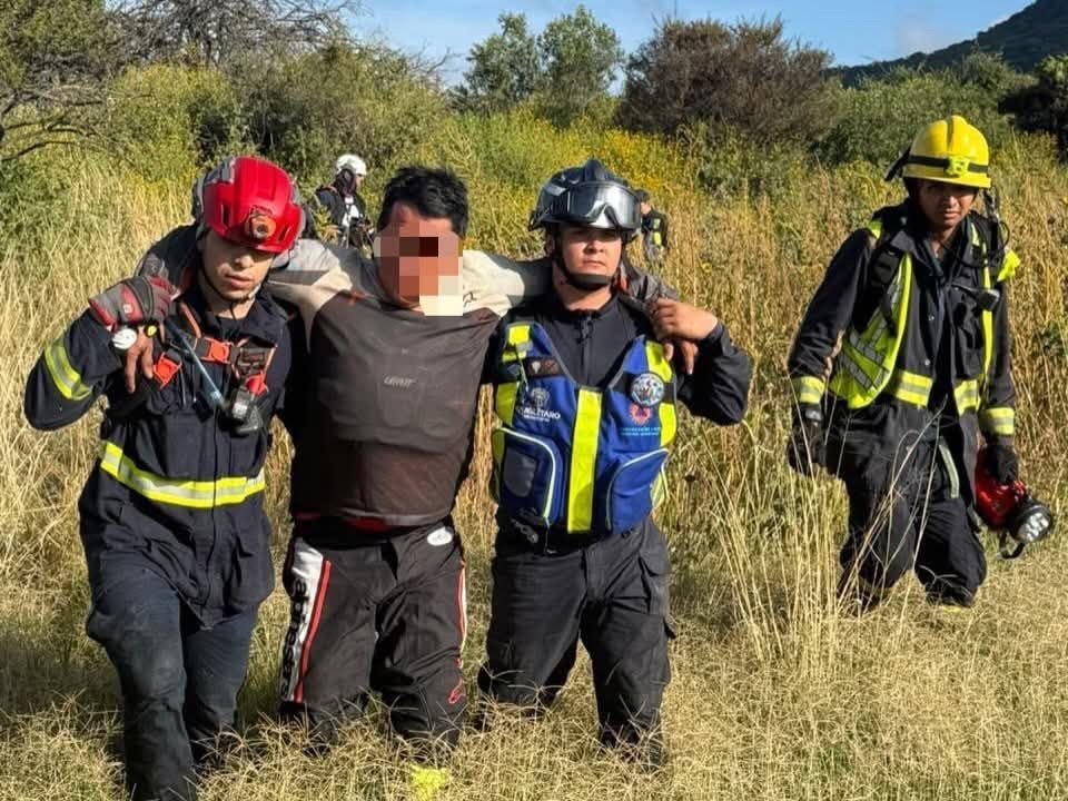 Rescatan a tres personas tras más de 12 horas de búsqueda en Peña Colorada
