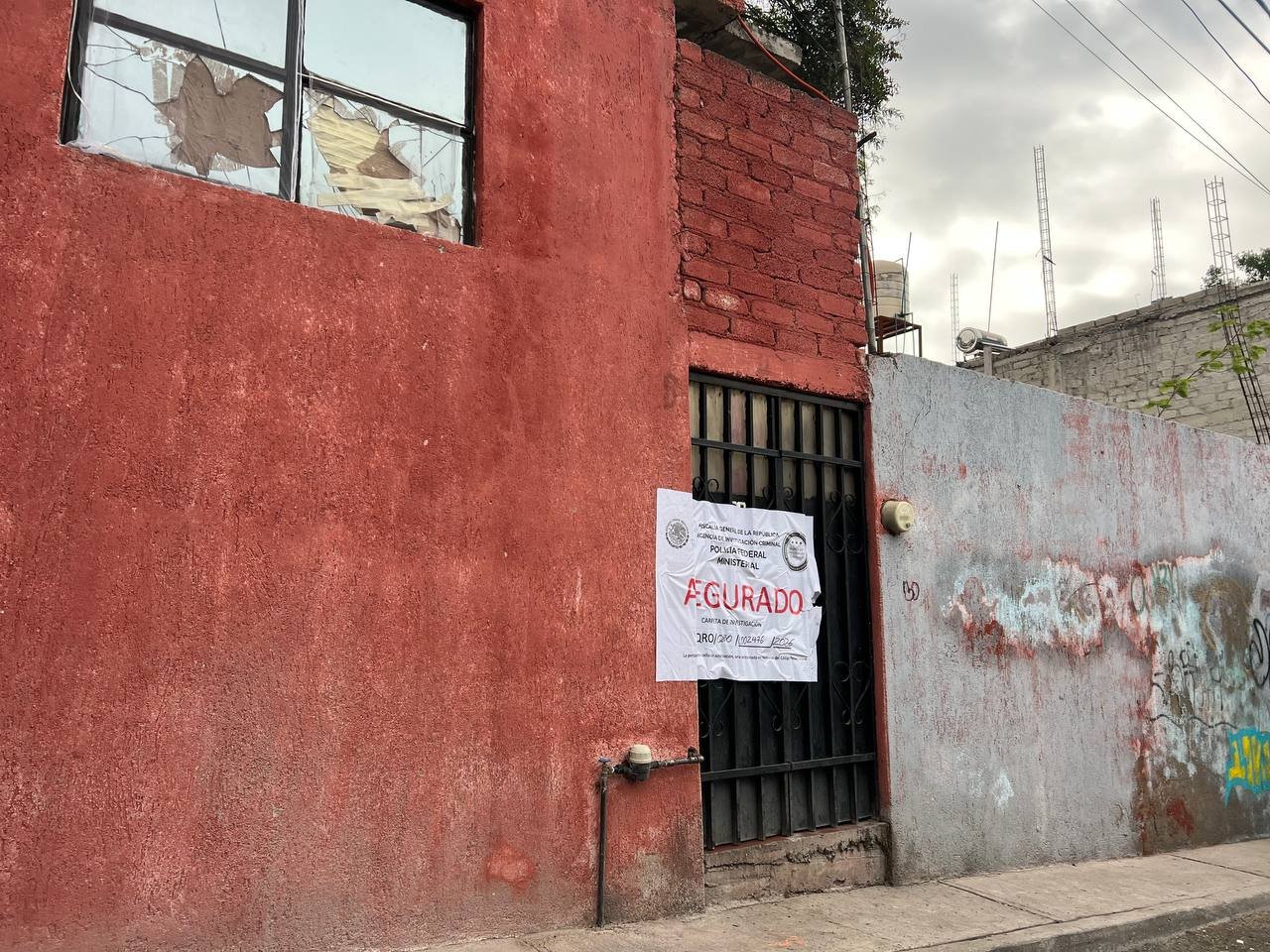 Cateo federal en Peñuelas deja cinco detenidos, drogas y dinero asegurado