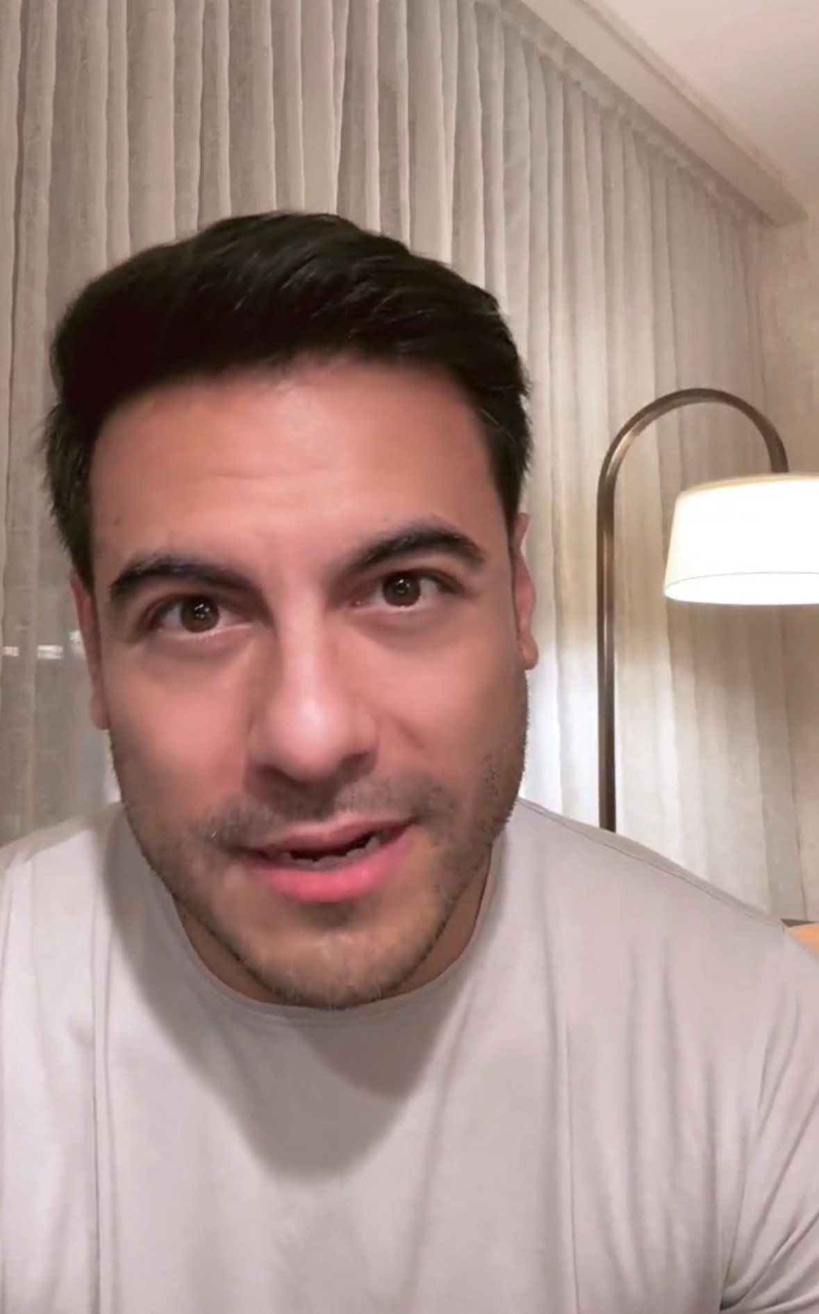 Otro tropiezo para la Feria de Querétaro. Carlos Rivera cancela su actuación por una cirugía