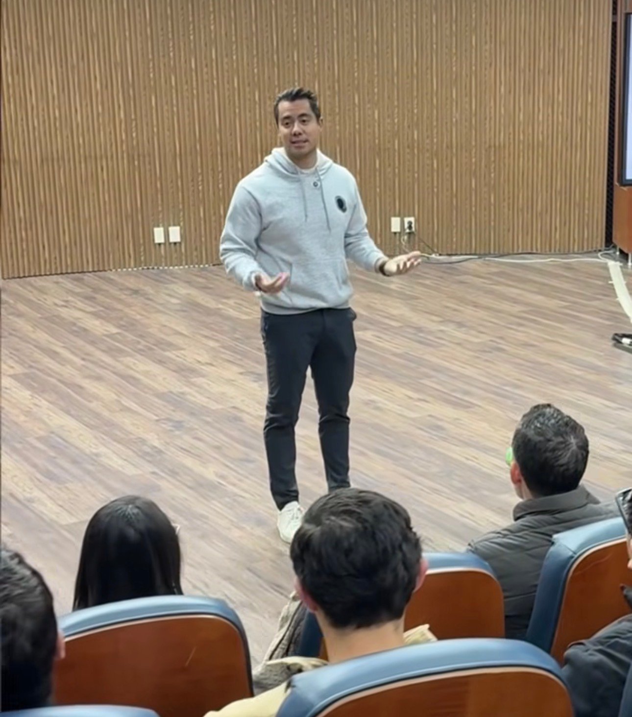 Reunión de madrugada, primera piedra y graduación; así la agenda del alcalde Felifer Macías