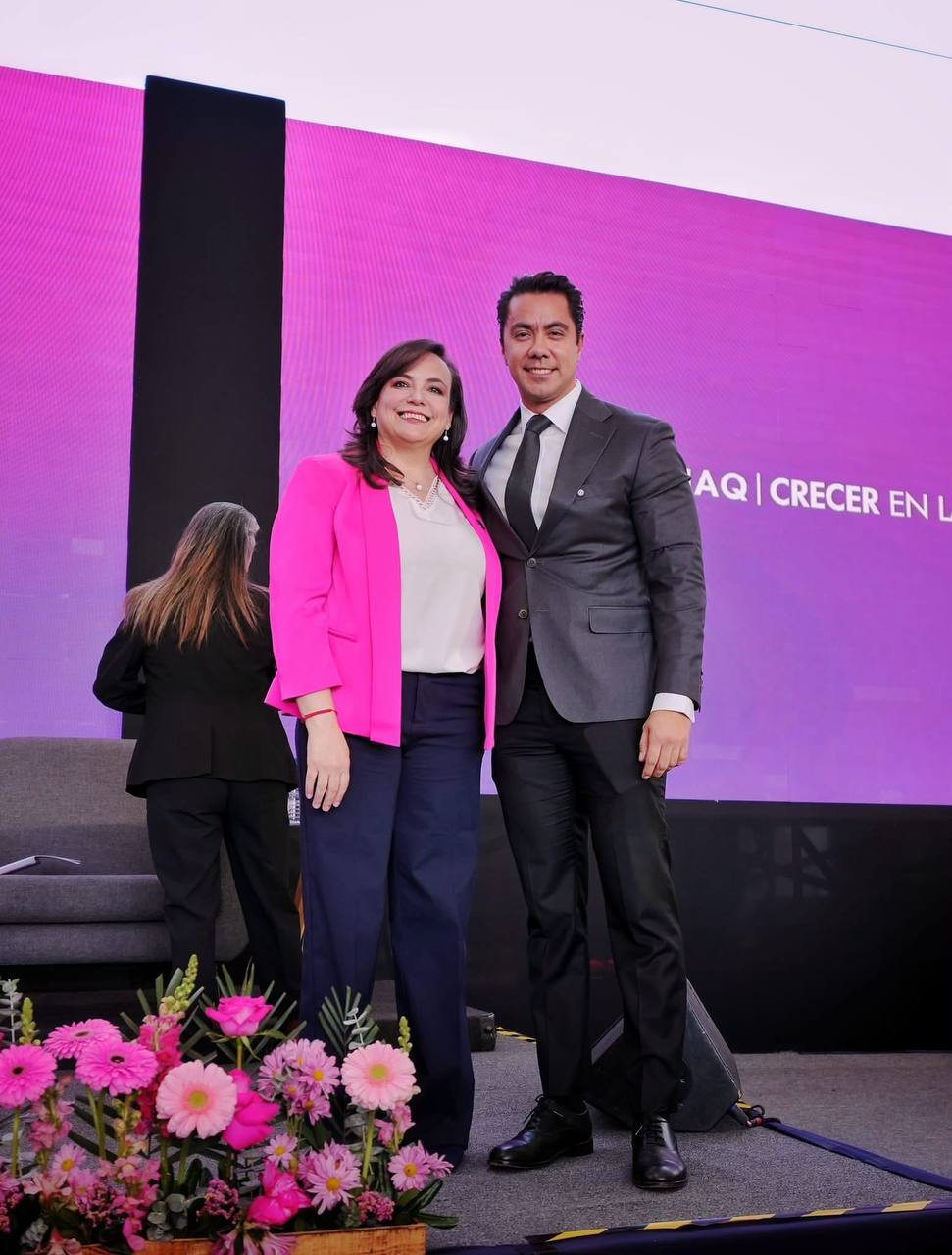 Felifer felicita a Silvia Amaya por su reelección como rectora de la UAQ