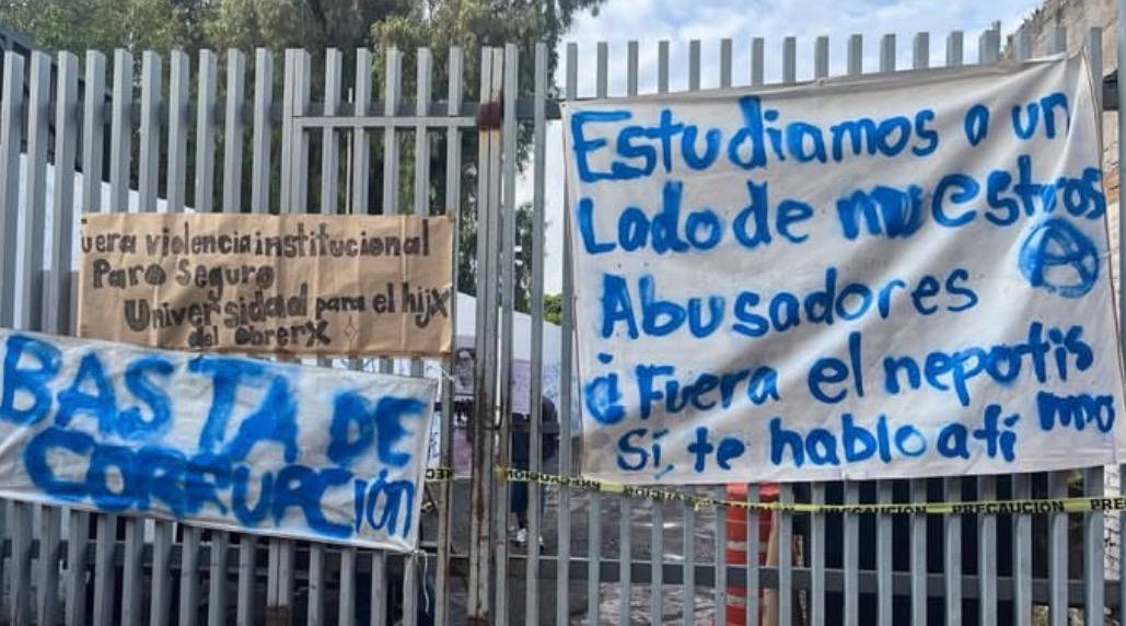 Toman Facultad de Filosofía de la UAQ; inicia paro estudiantil